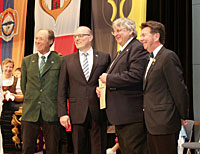 Ehrennadel in Gold fr Rudolf Fath