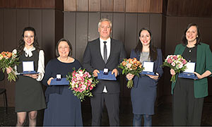 Elisabeth Sandor-Szalay: \"Die Pflege und Forderung des ungarndeutschen kulturellen Erbes ist kein abstraktes Ziel, sondern eindeutig und zweifellos der Weg zur Selbsterkenntnis und Identitatsbildung der nächsten Generationen.\" Elisabeth Sandor-Szalay: \"Die Pflege und Forderung des ungarndeutschen kulturellen Erbes ist kein abstraktes Ziel, sondern eindeutig und zweifellos der Weg zur Selbsterkenntnis und Identitatsbildung der nächsten Generationen.\"